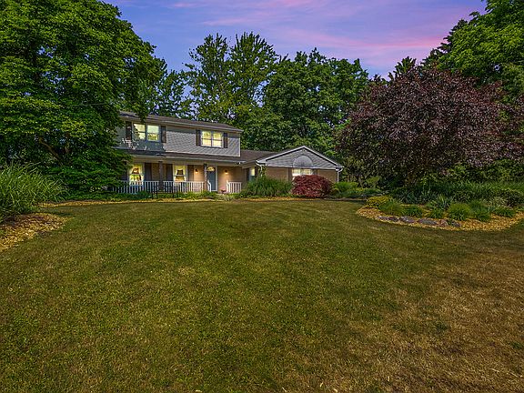 3rd image of 1017 Oakhurst Ave NW