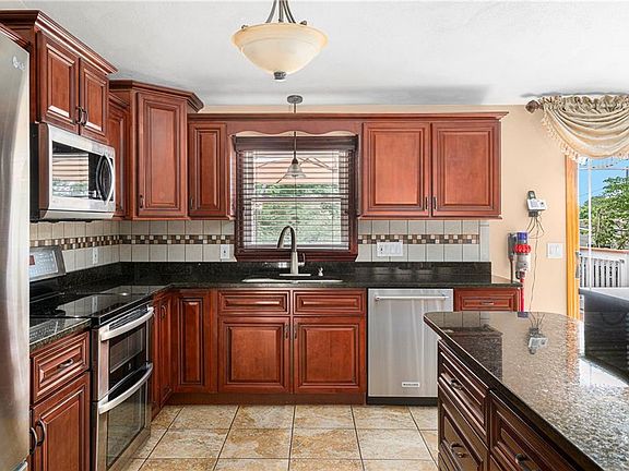 2nd image of 91 Bratt Ln