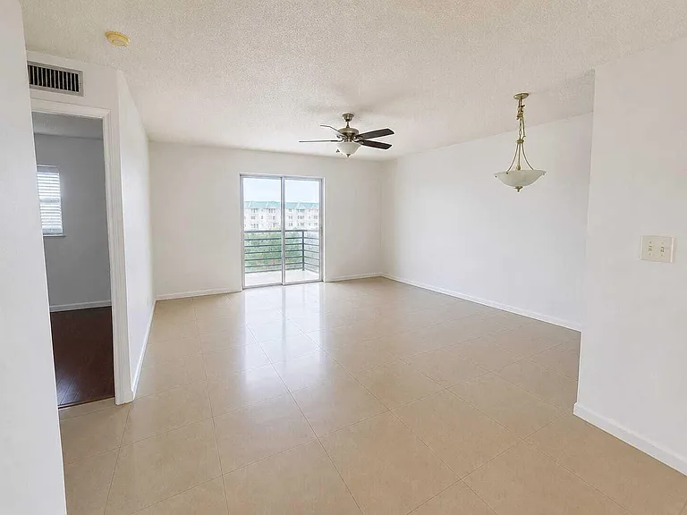 4750 NW 22nd Ct #502 — Photo 7