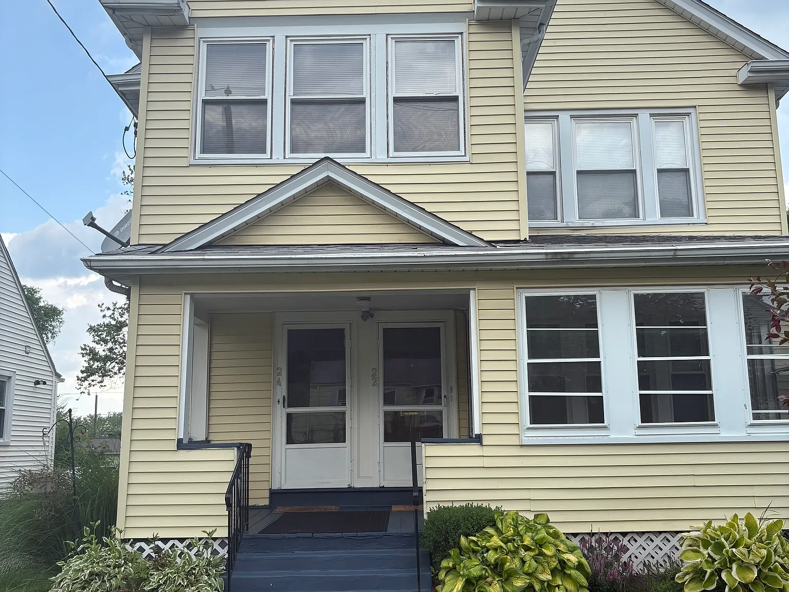 3 bed, 1.0 bath, 2862 sqft, $2,000 — Photo 1