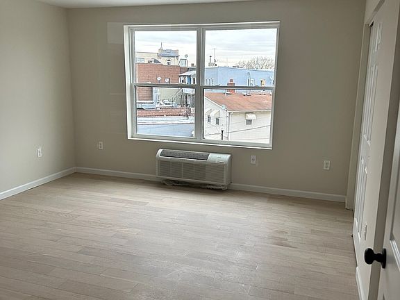 4th image of 54 Wall St #10944514
