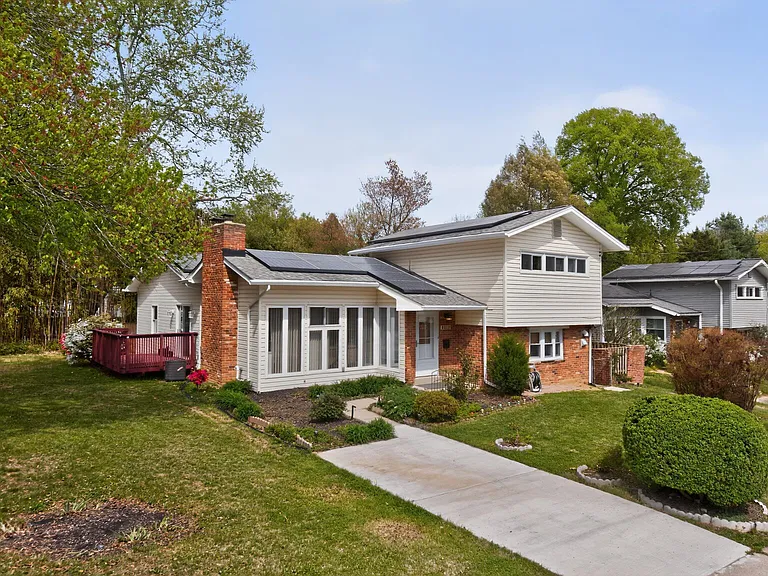 2000 McAuliffe Dr — Photo 2