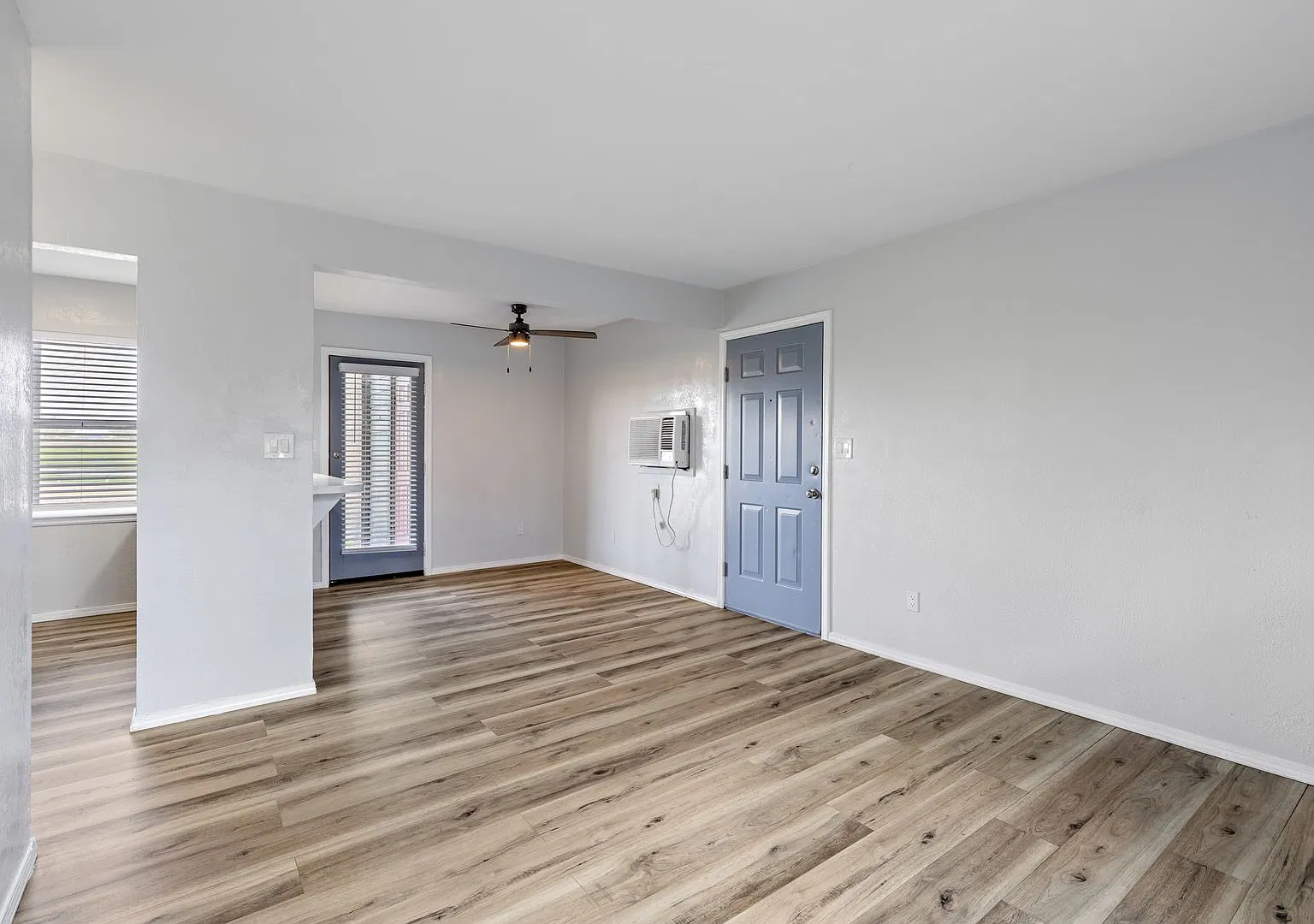 Beautifully Renovated 1Bed /1Bath Apartment Home — Photo 3