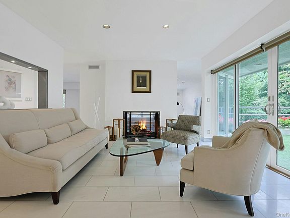 5th image of 10 Cypress Point Drive