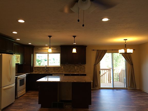 Kitchen and dining room area