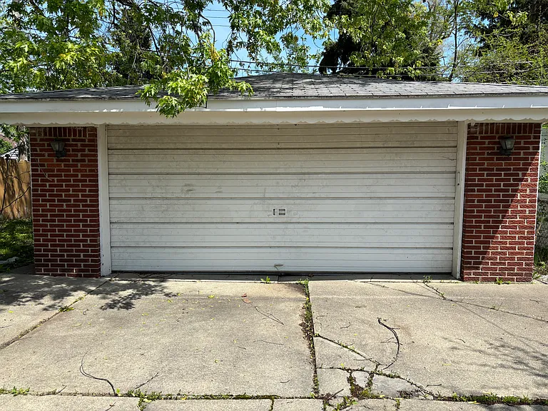 22740 Teppert Ave — Photo 2
