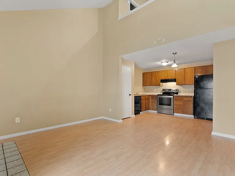 8612 N Mayfair St #6 — Photo 9