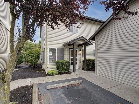2nd image of 5264 Ne 121st Ave #D24