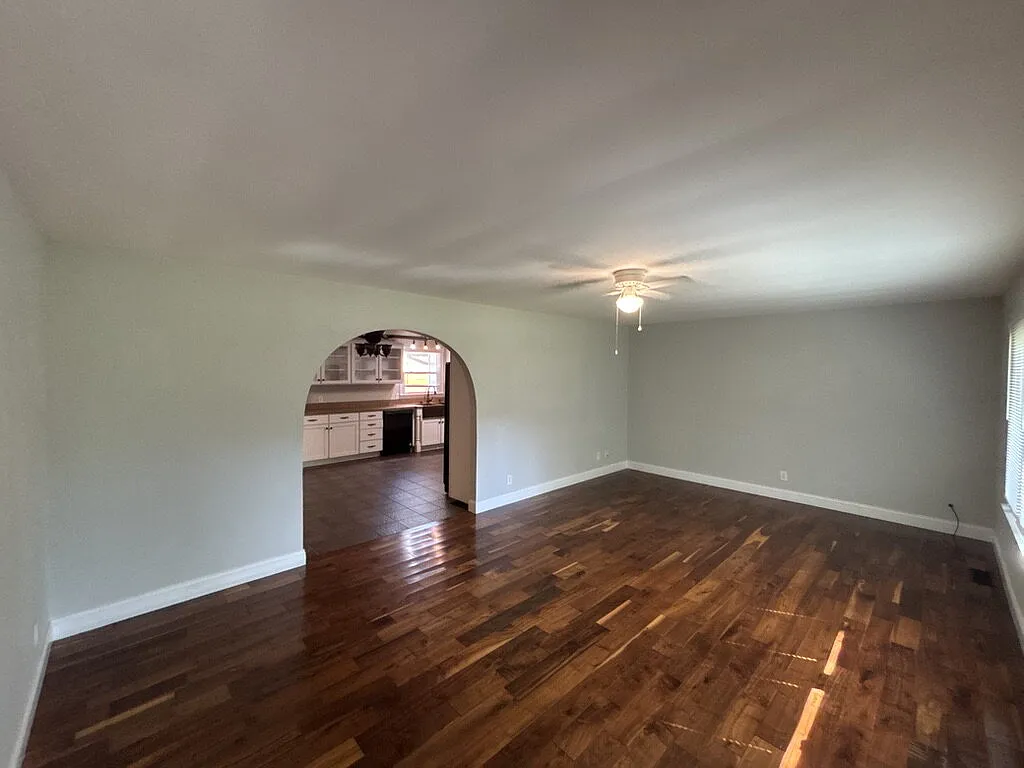 4 bed, 2.5 bath, 2021 sqft, $1,850 — Photo 3