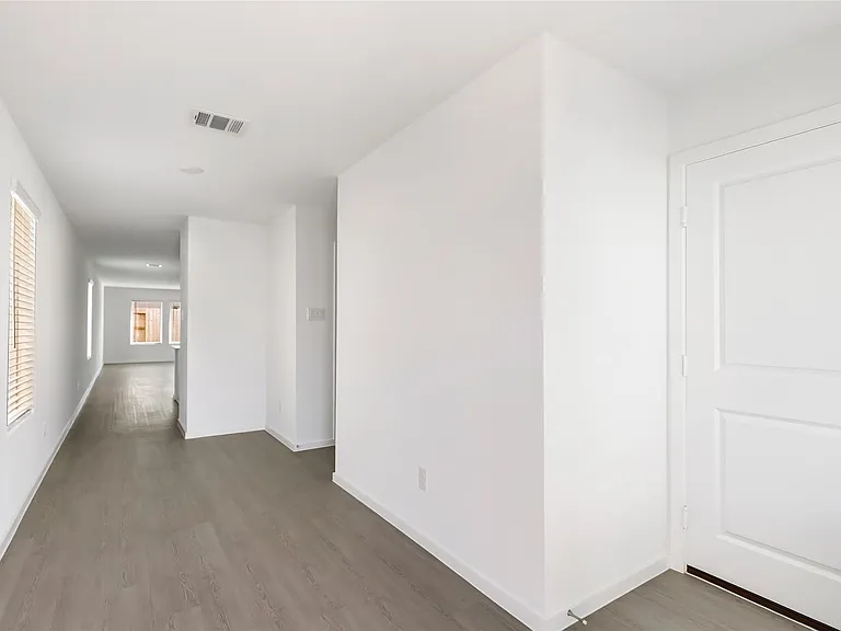 917 Capracotta Dr — Photo 3