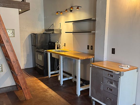 4th image of 13010 Grandview Rd #4