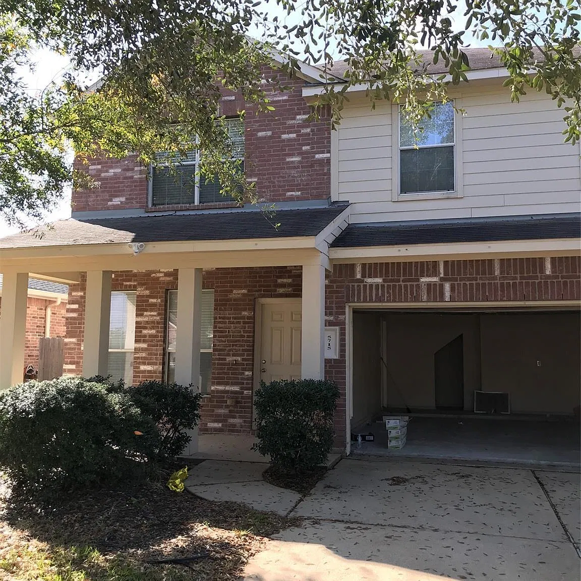4 bed, 2.5 bath, 2436 sqft, $2,200 — Photo 1