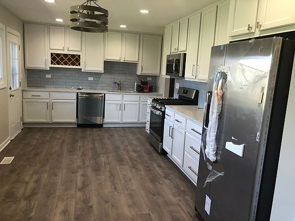 3rd image of 7215 Longmeadow Ln