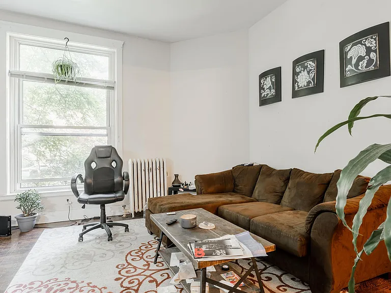 2531 N Burling St — Photo 3