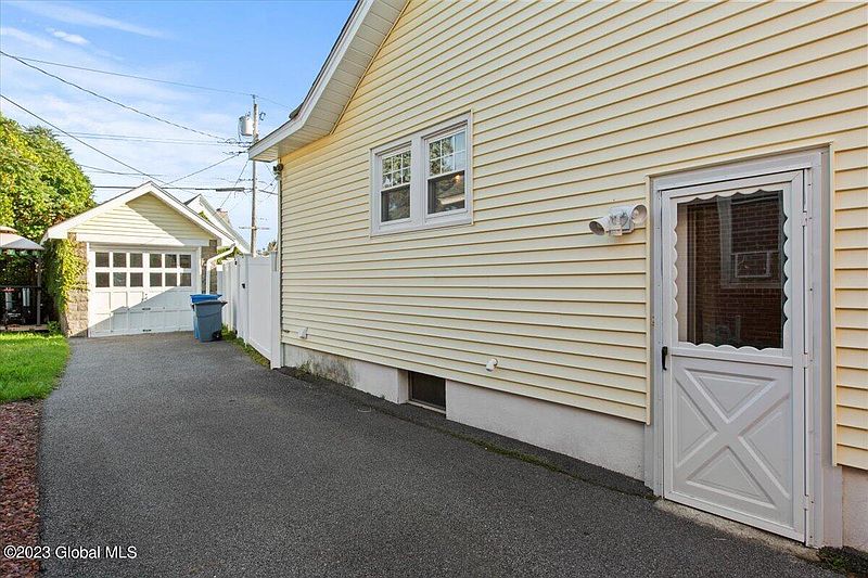 3rd image of 95 Van Schoick Avenue