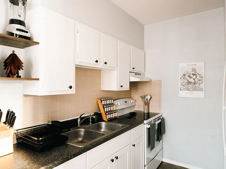 1532 Perry St #1 — Photo 8