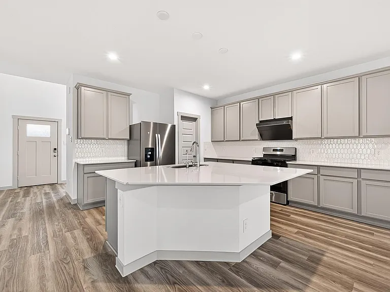 1107 Lakes Edge Ln — Photo 9