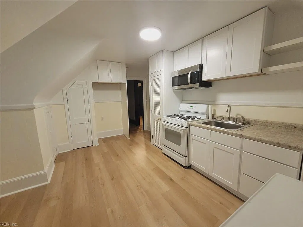 2 bed, 1.0 bath, 1196 sqft, $1,500 — Photo 2