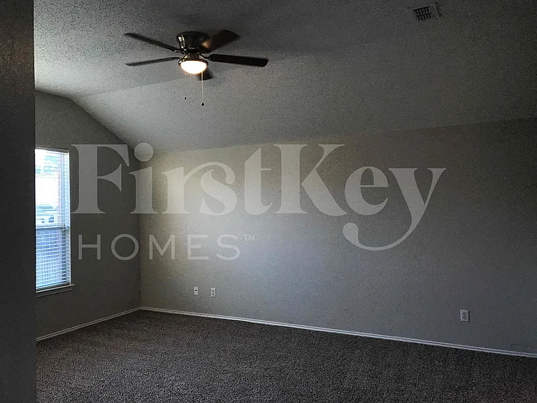429 W Clover Park Dr — Photo 21