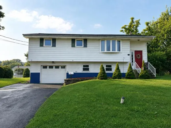318 Penn St, Topton, PA 19562