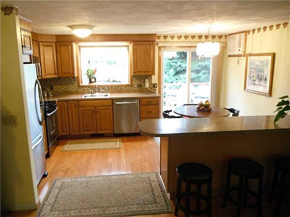5th image of 46 Audrey Dr