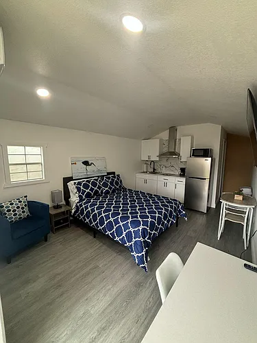 820 White Ln #3 Photo 1