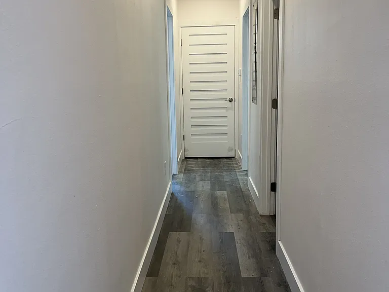 2104 E Columbus Dr — Photo 8