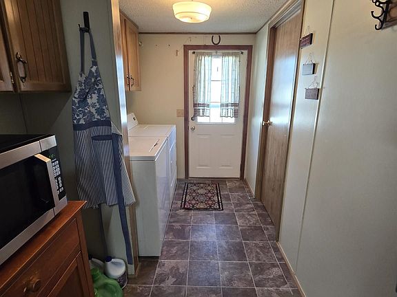 5th image of 221 E Elm St