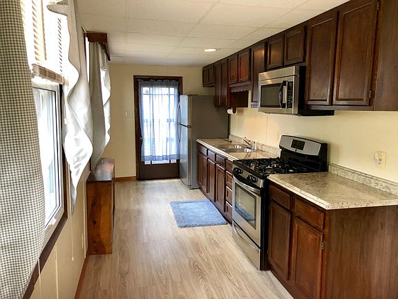 Another veiw of kitchen