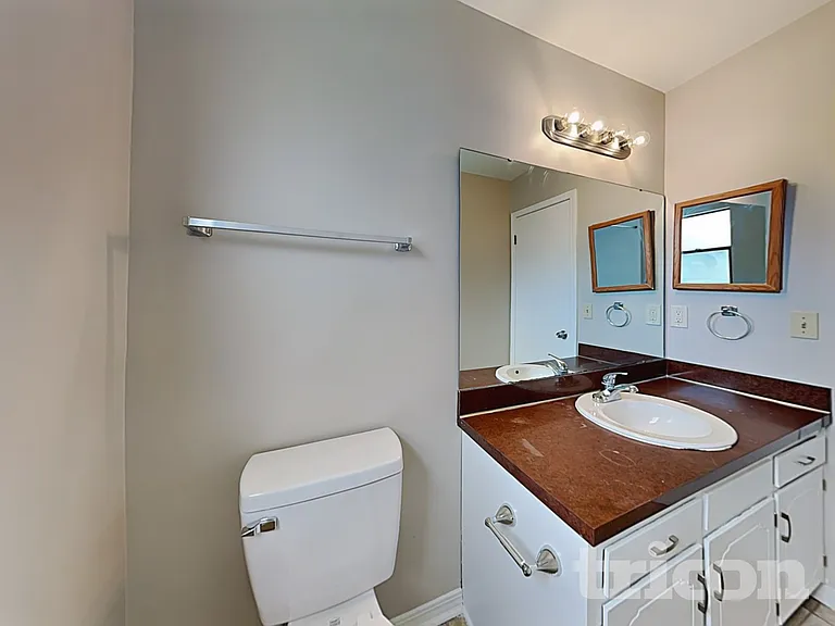 670 Roger Sherman St — Photo 18