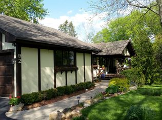 92 Mark Dr, Hawthorn Woods, IL 60047