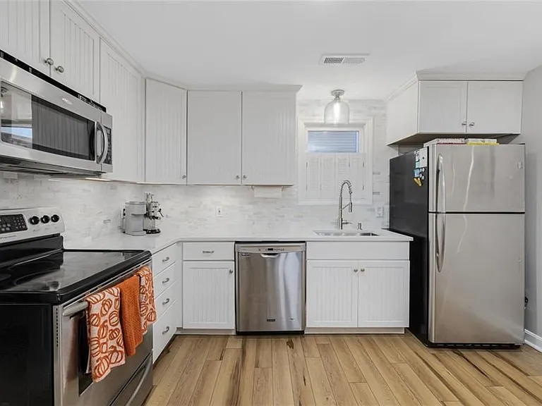 208 Marlborough St #4 — Photo 8