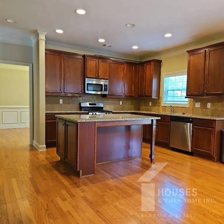 204 Wild Meadow Dr — Photo 2