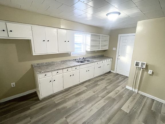 2nd image of 3114 4th Ave E