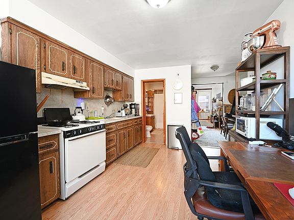 2nd image of 902 Park Ave APT 3