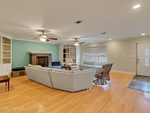 2nd image of 371 Magnolia Rd
