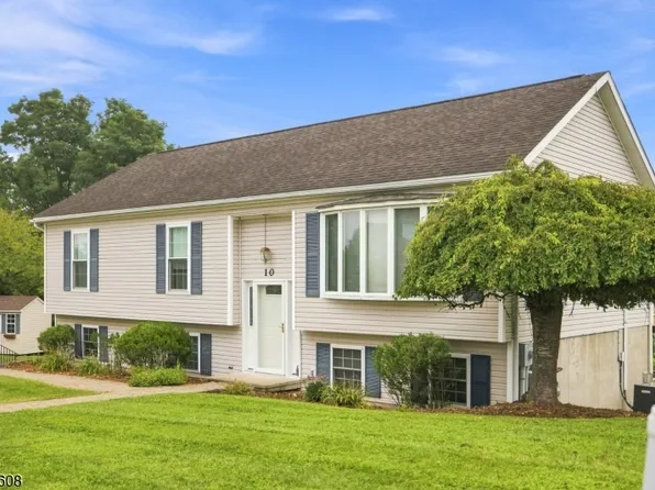 10 Lakeview Ter, Sussex Boro, NJ 07461