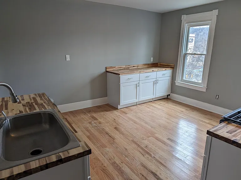 313.5 Walnut St W — Photo 12