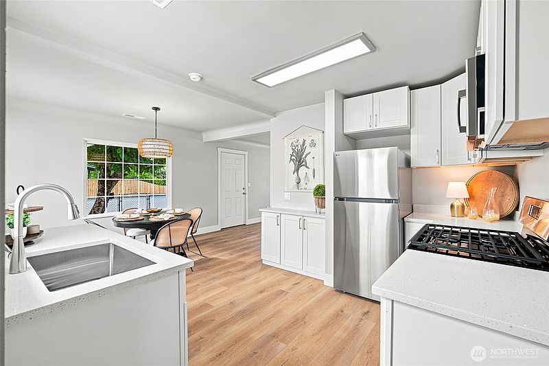 2nd image of 901 11th Street