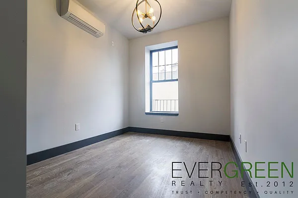 Rented by Evergreen Apartments BK | media 40