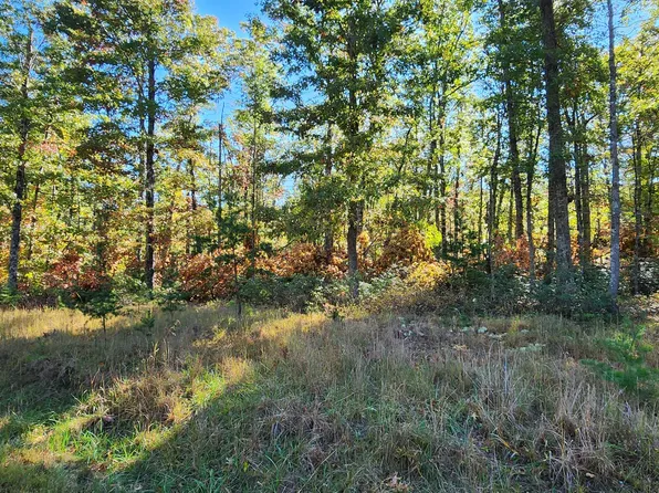 102 Black Diamond Dr, New Castle, VA 24127