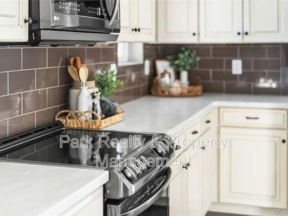 3rd image of 5157 Clinton St