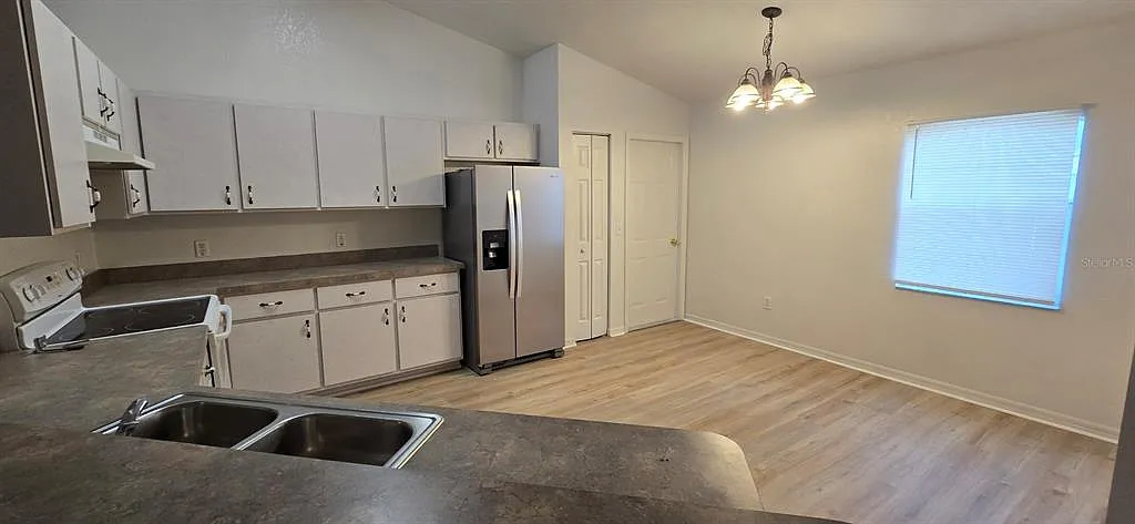 3 bed, 2.0 bath, 1624 sqft, $1,575 — Photo 2