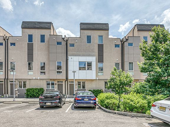 4th image of 740 S Christopher Columbus Blvd #54