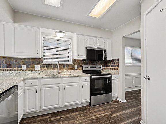 5th image of 7 Alamosa Dr