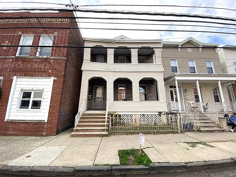 14 W 16th St — Photo 24