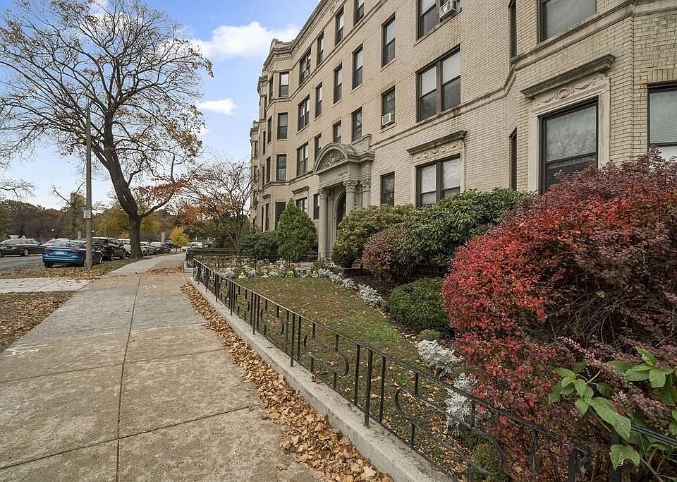 2nd image of 61 Park Dr #F