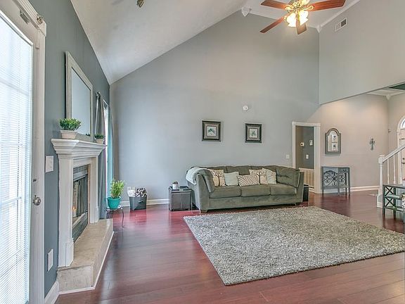 4th image of 102 Viola Ct
