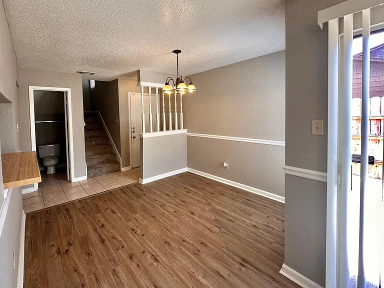 1244 Royal Crest Dr — Photo 5