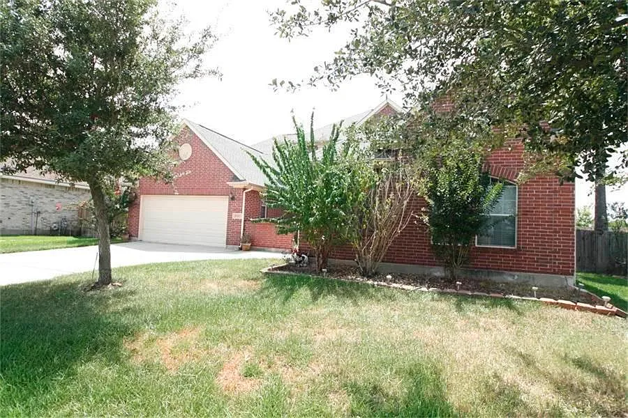 5 bed, 4.0 bath, 3567 sqft, $3,300 — Photo 2